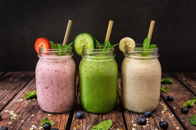 Hạn chế thêm đường, siro hay sữa đặc vì có thể làm tăng calo, ảnh hưởng đến hiệu quả bù nước